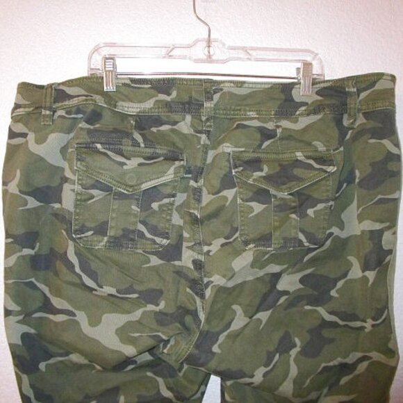 Torrid Camo Pants Womens Size 22 Stretch High Rise Utility Grunge Forest Goblin - Picture 8 of 11